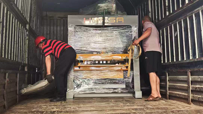 Pengiriman Mesin Pembuat Blok yang Efisien dengan Standar Pemuatan yang Ketat